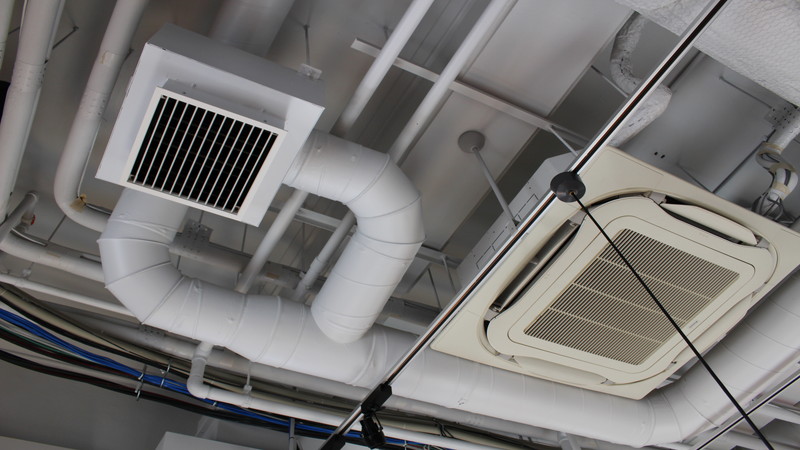 天井の空調設備